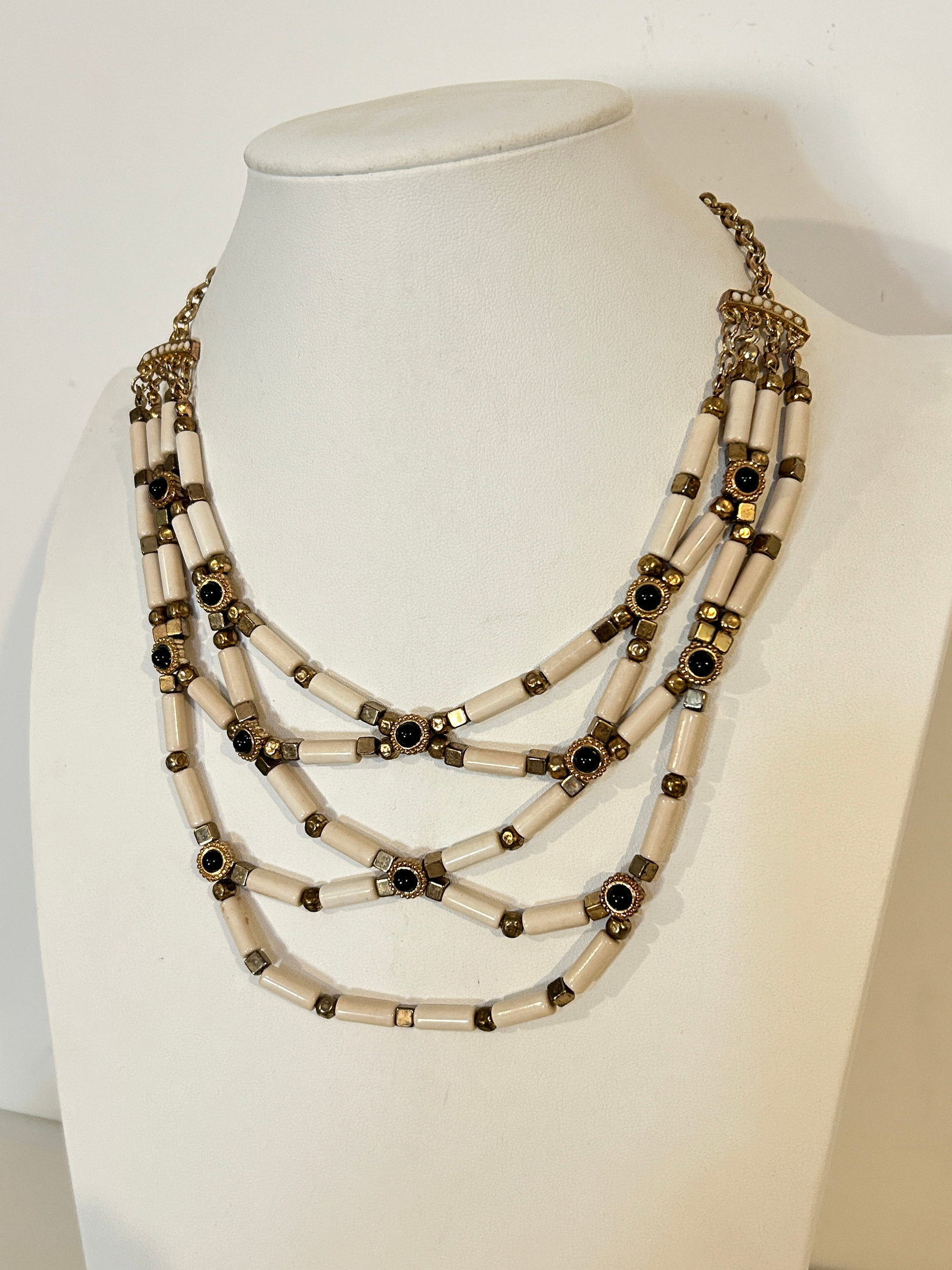 Vintage NY choker Necklace Sz 14": Vintage NY choker Necklace Sz 14" Please view all photos as they are part of the description and condition of this Item, Feel free to contact me with questions or picture requests! Used Item AS IS