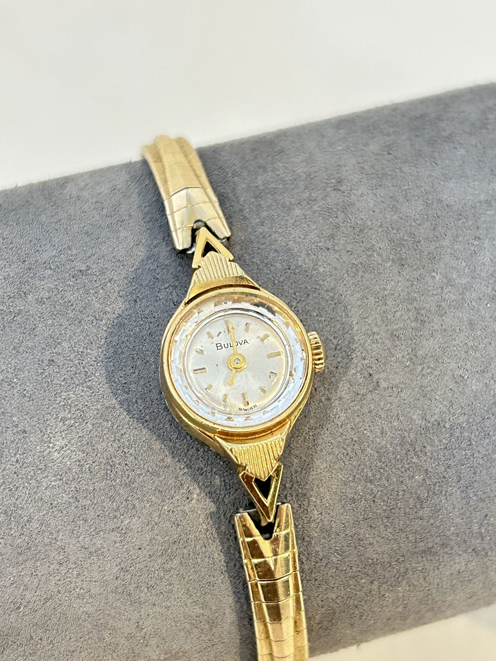 Vintage Bulova 10K Gold Rolled Manual Womens Watch works great!!!: Vintage Bulova 10K Gold Rolled Manual Womens Watch works great!!! Please view all photos as they are part of the description and condition of this Item, Feel free to contact me with questions or pictu