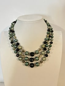 Vintage Japan green beaded Necklace Sz 14"