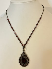 Vintage  beaded pendant Necklace Sz 16"