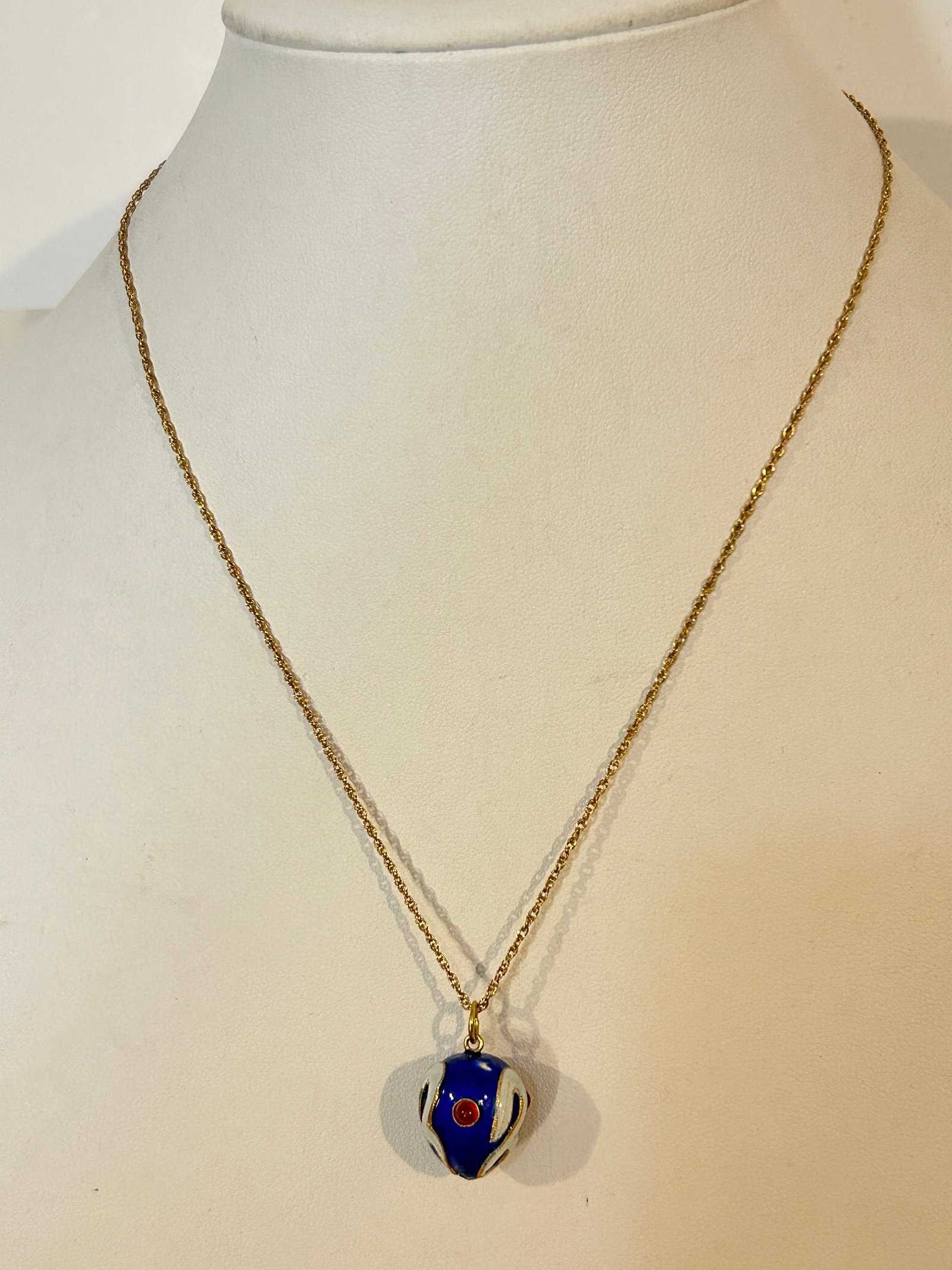 Vintage gold filled Cloisonne pendant Necklace Sz 17": Vintage gold filled Cloisonne pendant Necklace Sz 17" Please view all photos as they are part of the description and condition of this Item, Feel free to contact me with questions or picture requests!