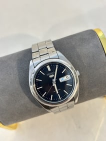 Vintage Seiko 5 Automatic Men's Black Watch Date style 7s26 works great!!!