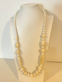 Vintage white acrylic beaded Necklace Sz 34"