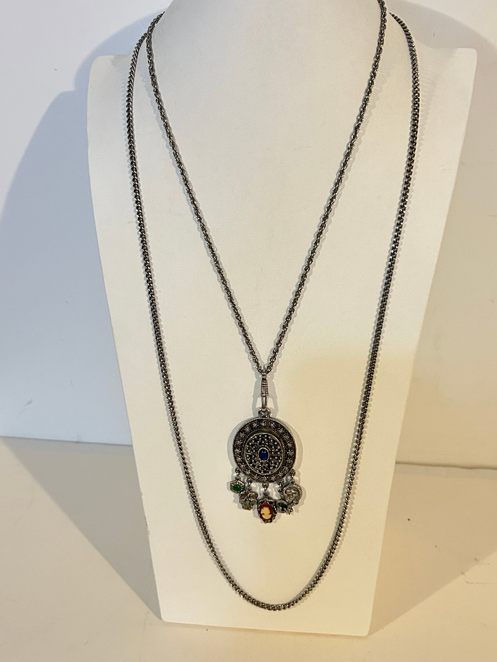 Vintage Goldette NY Silver Tone Long Dangling Charm Necklace Sz 22": Vintage Goldette NY Silver Tone Long Dangling Charm Necklace Sz 22" Please view all photos as they are part of the description and condition of this Item, Feel free to contact me with questions or pic