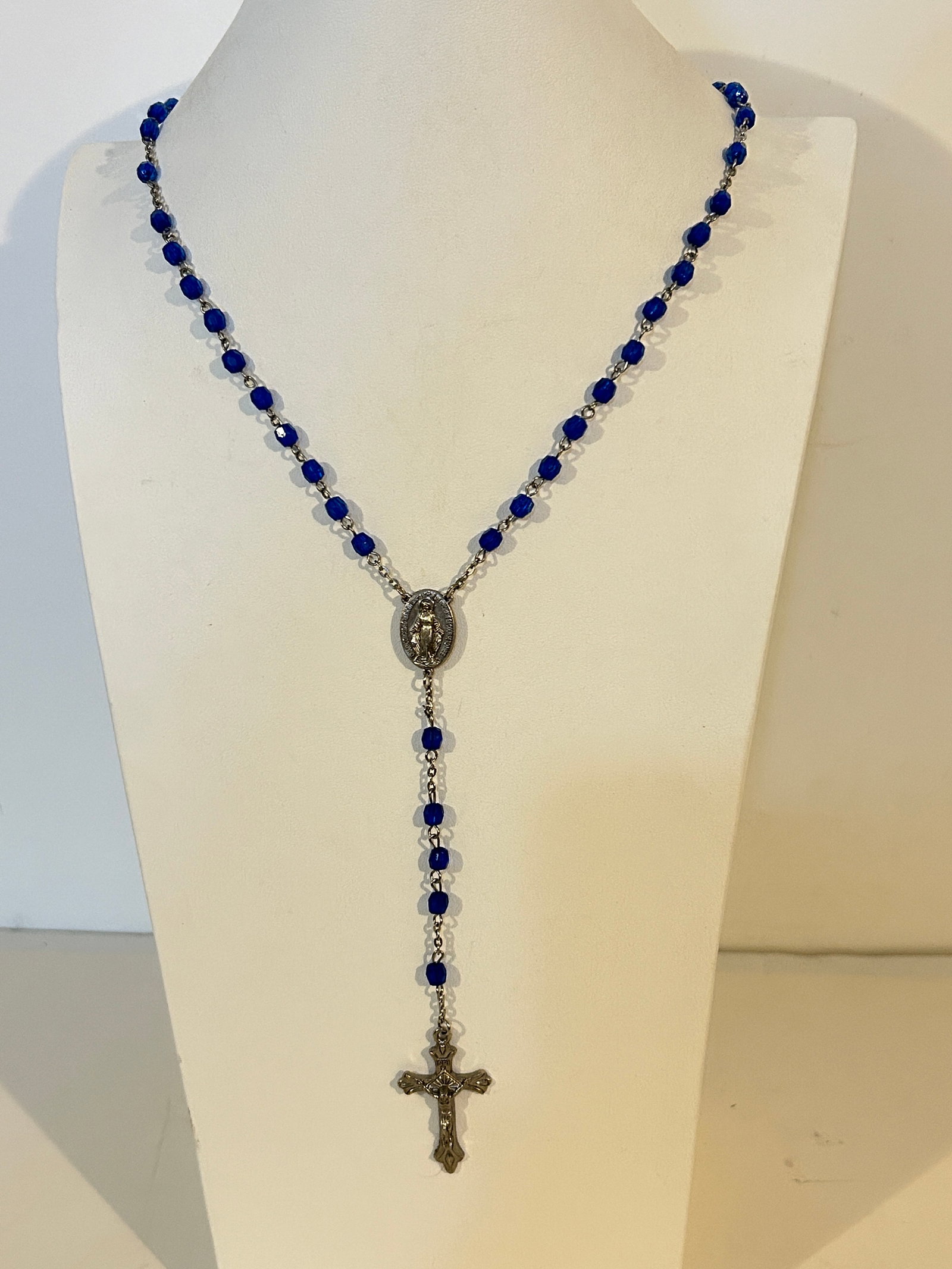 Vintage Catholic Rosary Blue Sz 26": Vintage Catholic Rosary Blue Sz 26" Please view all photos as they are part of the description and condition of this Item, Feel free to contact me with questions or picture requests! Used Item AS IS