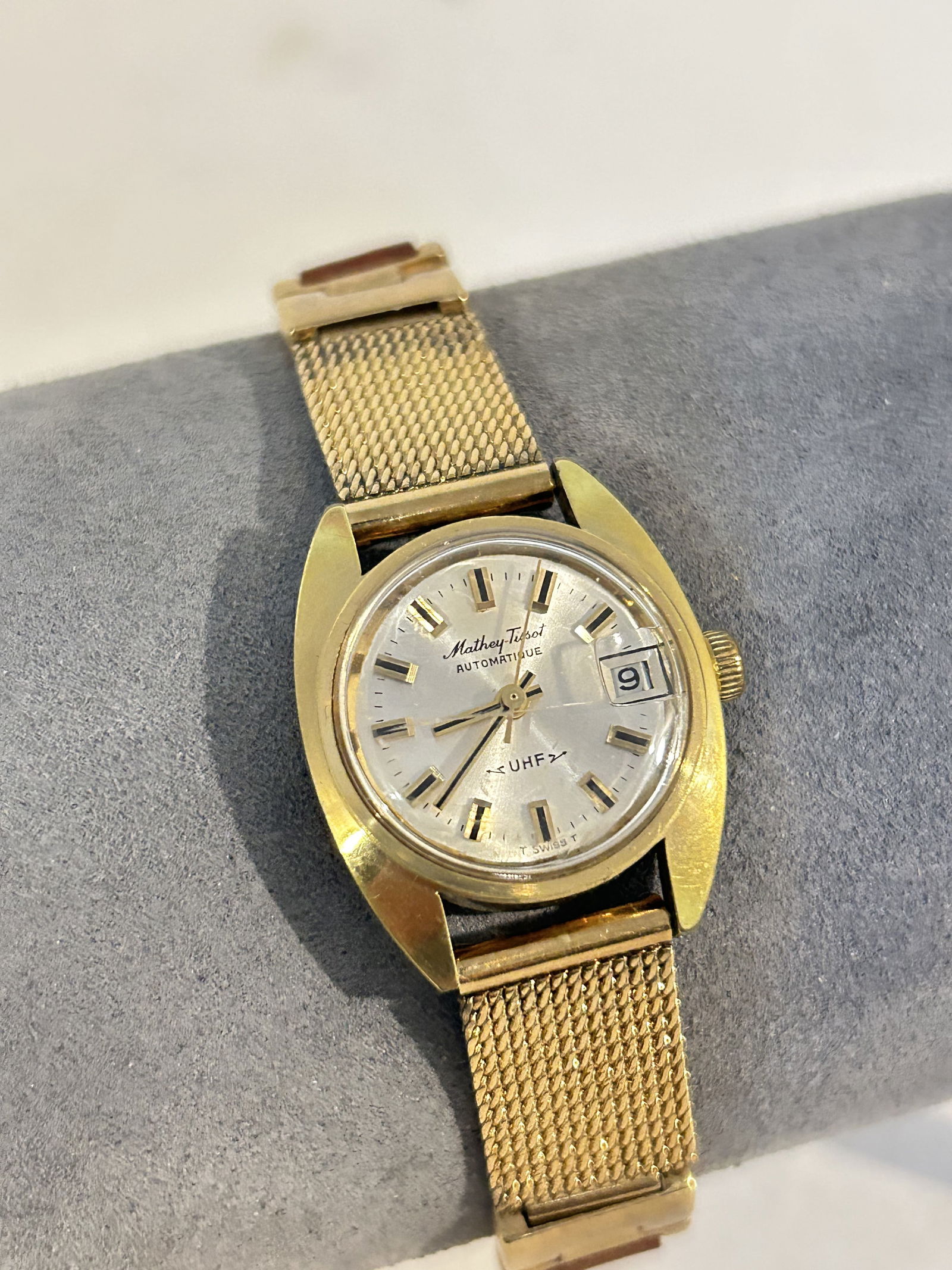 Vintage 1970's Mathey Tissot UHF Matissonic Automatique Men's Watch Automatic 20 microns on: Vintage 1970's Mathey Tissot UHF Matissonic Automatique Men's Watch Automatic 20 microns on stainless steel works great!!! Please view all photos as they are part of the description and condition of t