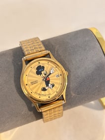 Seiko Mickey Mouse Watch Vintage Rare Dial Date Speidel Band 5Y22-8039 works great!!!! Looks