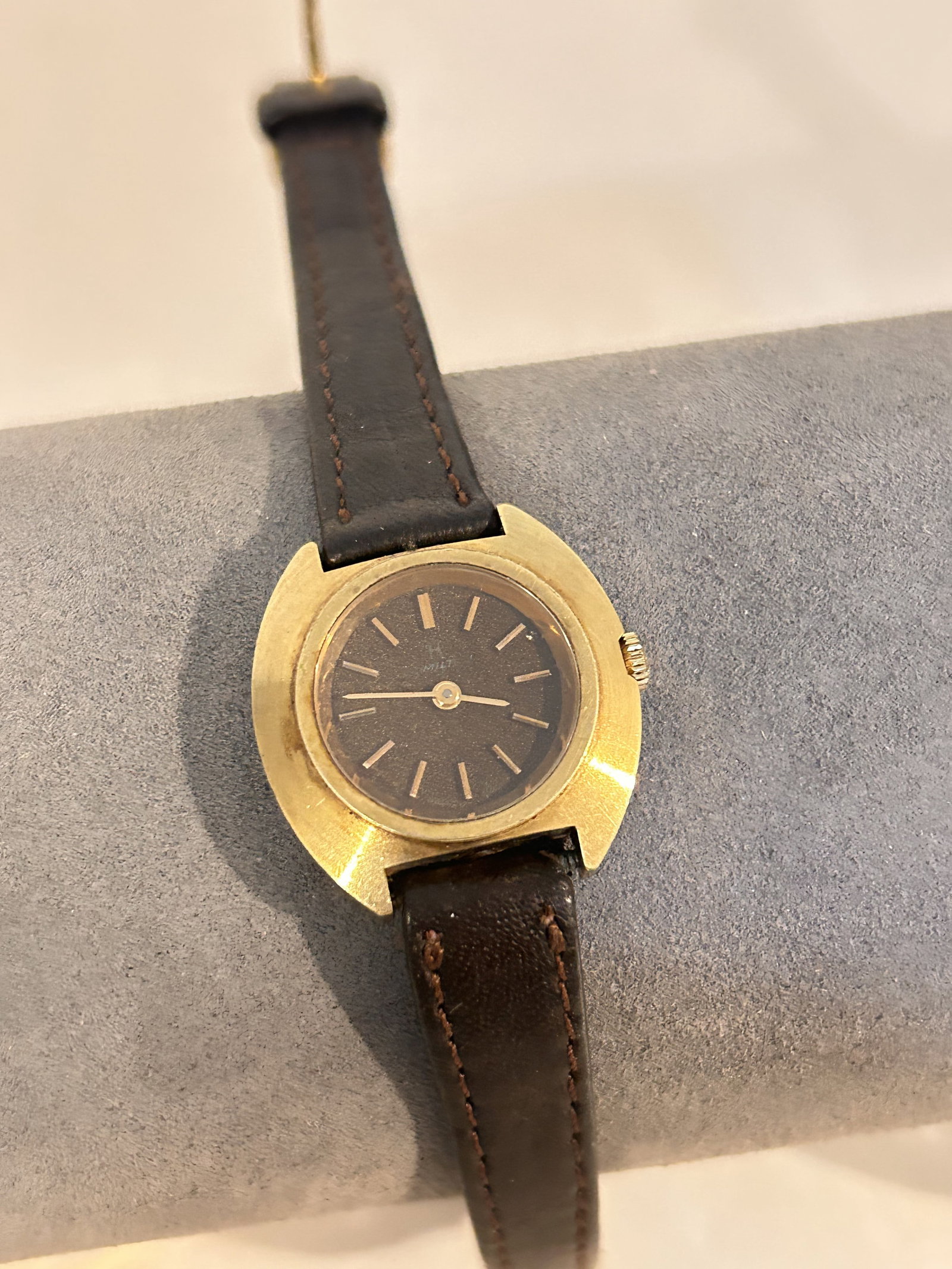 1960s Hamilton Ladies Gold Tone Vintage Manual Wind Up Watch Brown Dial works great!!!: 1960s Hamilton Ladies Gold Tone Vintage Manual Wind Up Watch Brown Dial works great!!! Please view all photos as they are part of the description and condition of this Item, Feel free to contact me wi