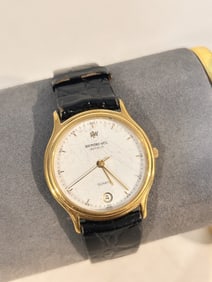 Vintage Classic Raymond Weil Geneve 18k Gold Plated Watch works great!!! Light scratches