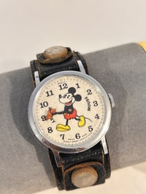 Vintage Bradley Walt Disney Mickey Mouse Watch 23 Wind Up runs great!!!