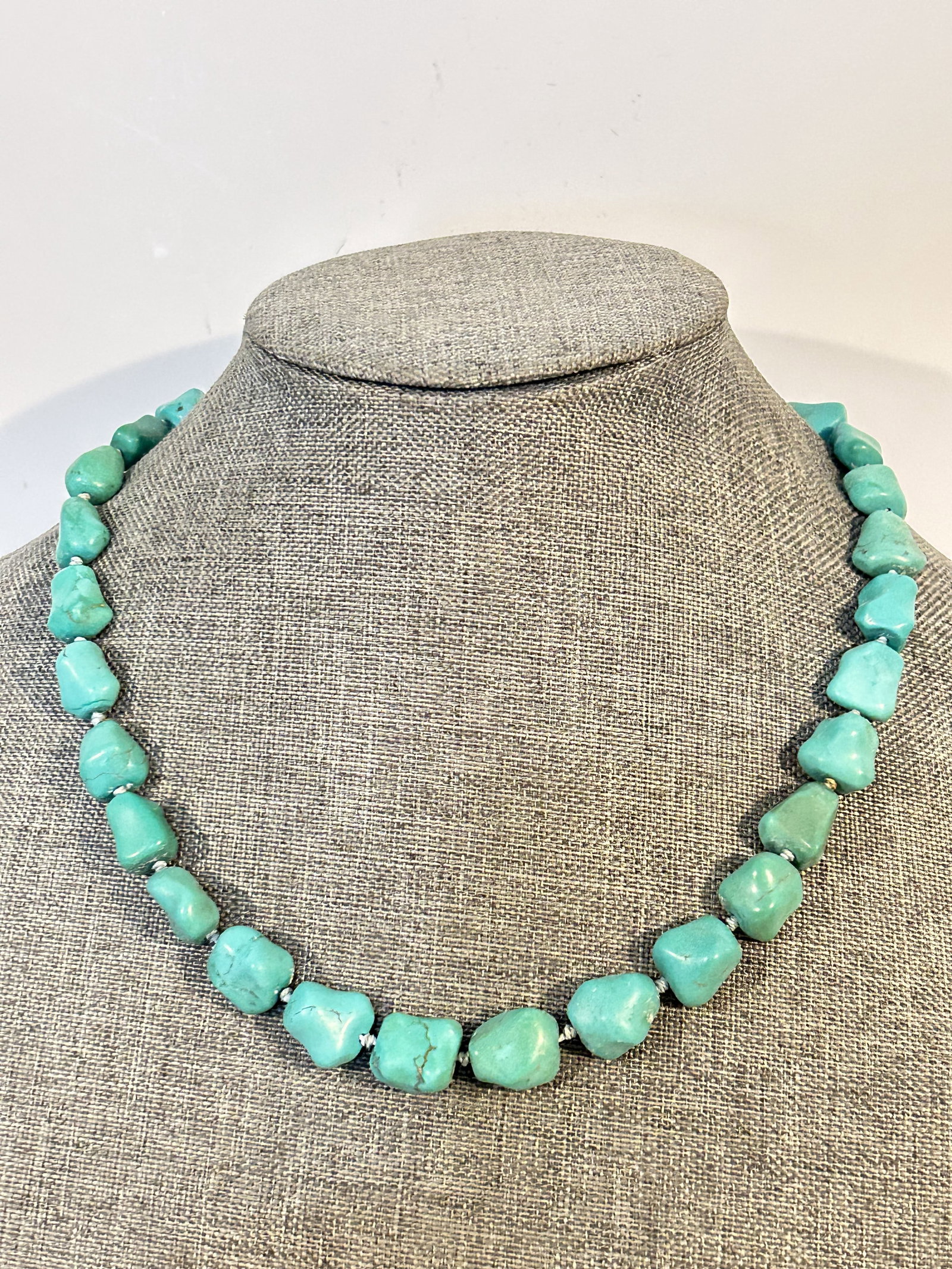Vintage 1930s Silver beaded Turquoise Necklace 21": Vintage 1930s Silver beaded Turquoise Necklace 21" Please view all photos as they are part of the description and condition of this Item, Feel free to contact me with questions or picture requests! Us