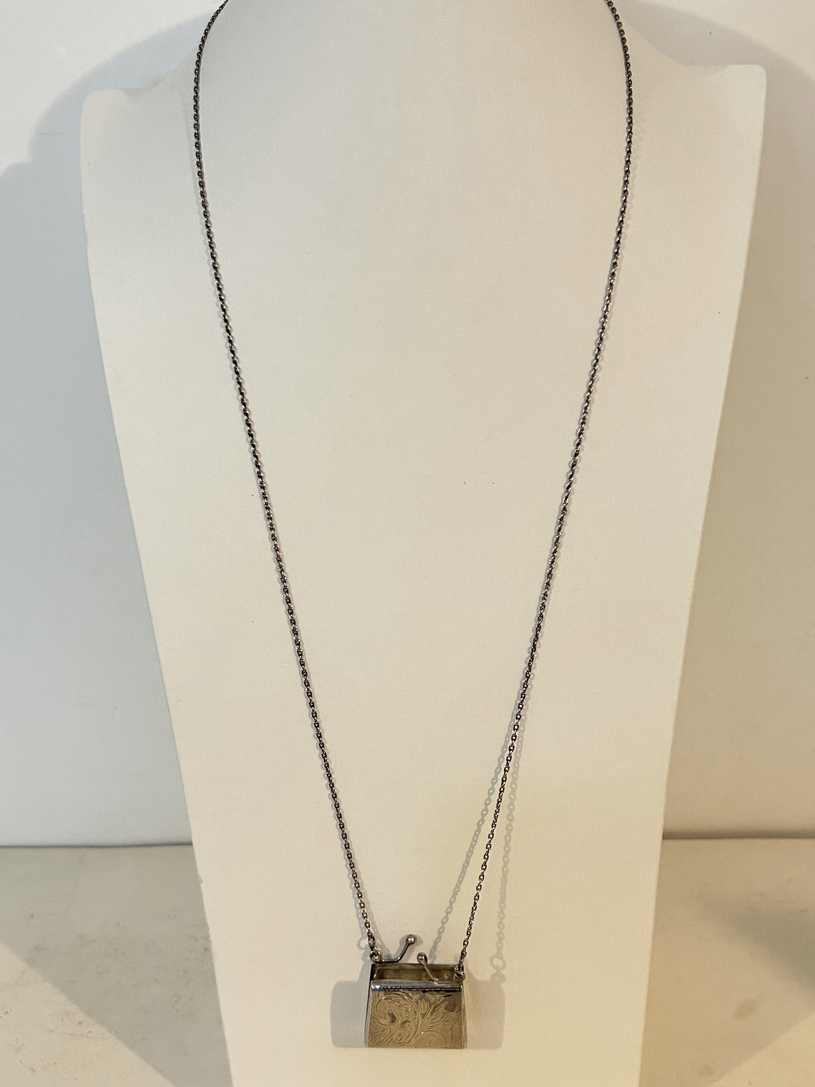 Vintage Sterling Silver Etched Mini Purse Locket Pendant Necklace On Long Chain 30": Vintage Sterling Silver Etched Mini Purse Locket Pendant Necklace On Long Chain 30" Please view all photos as they are part of the description and condition of this Item, Feel free to contact me with 