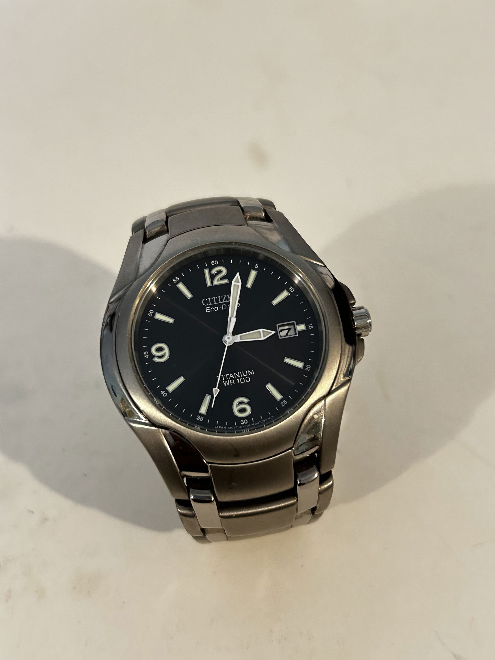 Vintage Citizen Mens Eco Drive Titanium WR100 works and looks great!!!: Vintage Citizen Mens Eco Drive Titanium WR100 works and looks great!!! Please view all photos as they are part of the description and condition of this Item, Feel free to contact me with questions or