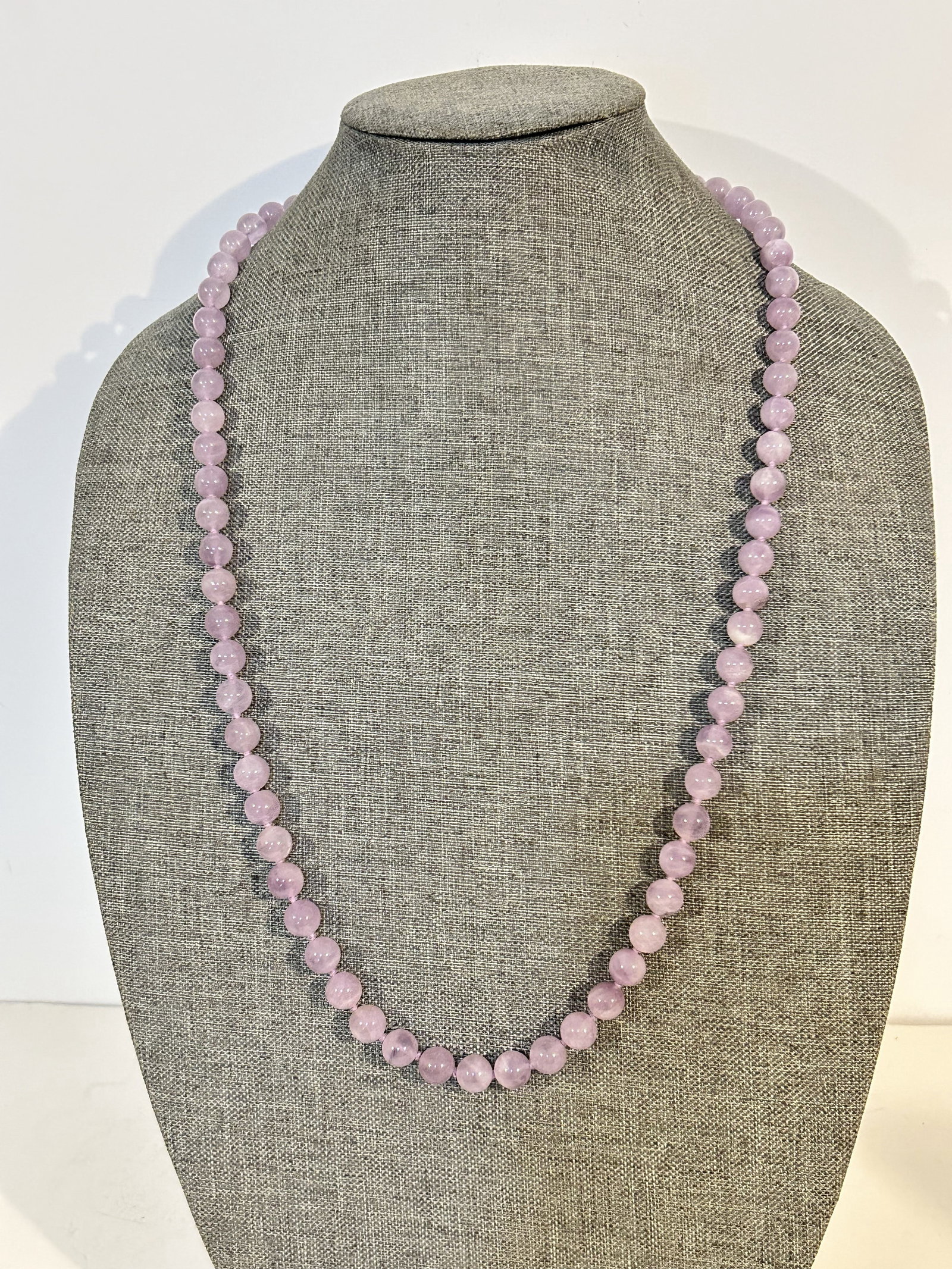 Vintage Sterling Silver Amethyst beaded Necklace 29": Vintage Sterling Silver Amethyst beaded Necklace 29" Please view all photos as they are part of the description and condition of this Item, Feel free to contact me with questions or picture requests! 