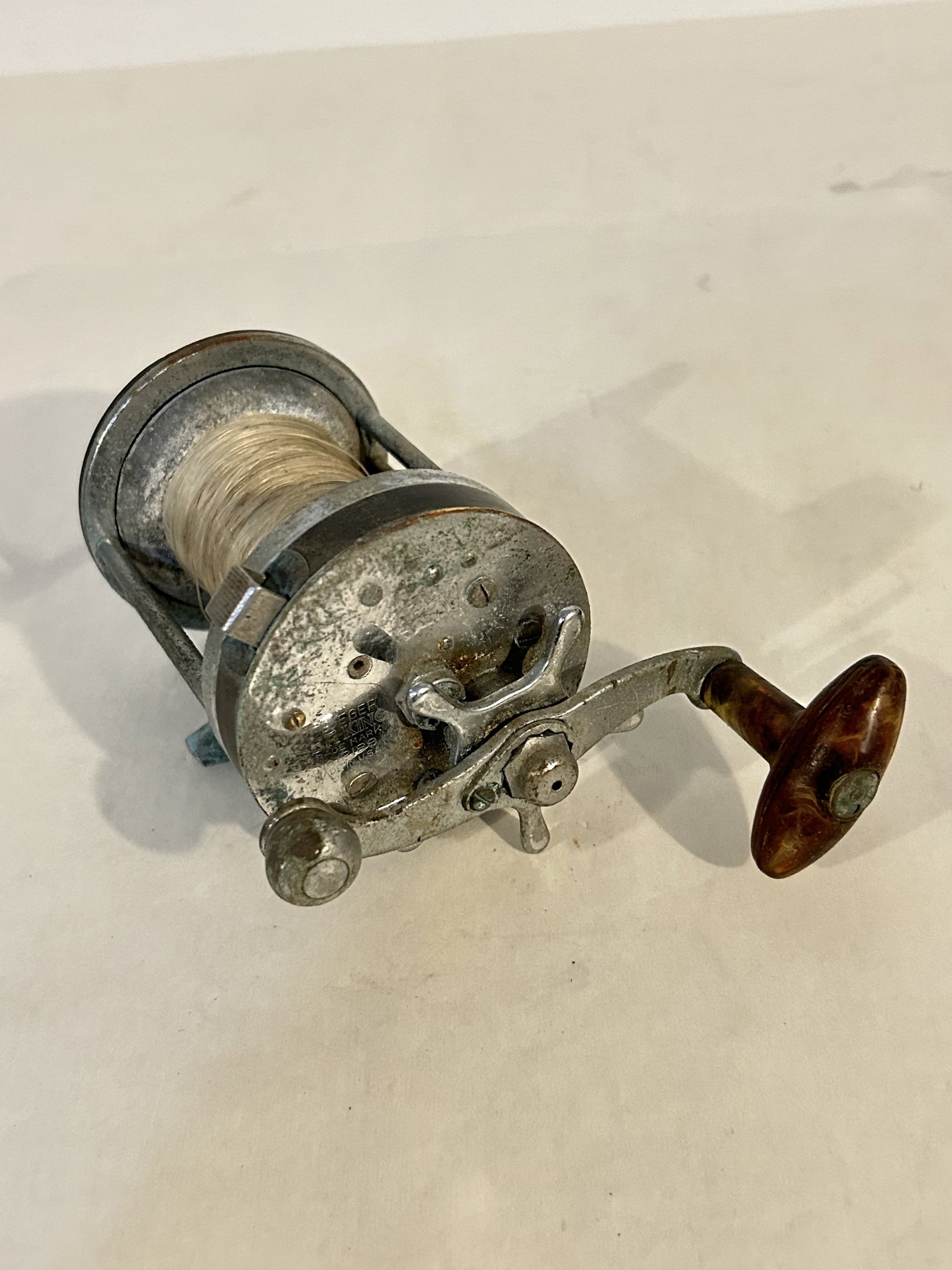 Vintage PFLUEGER Sea King 2188 Fishing Reel needs lubing: Vintage PFLUEGER Sea King 2188 Fishing Reel needs lubing Please view all photos as they are part of the description and condition of this Item, Feel free to contact me with questions or picture reques