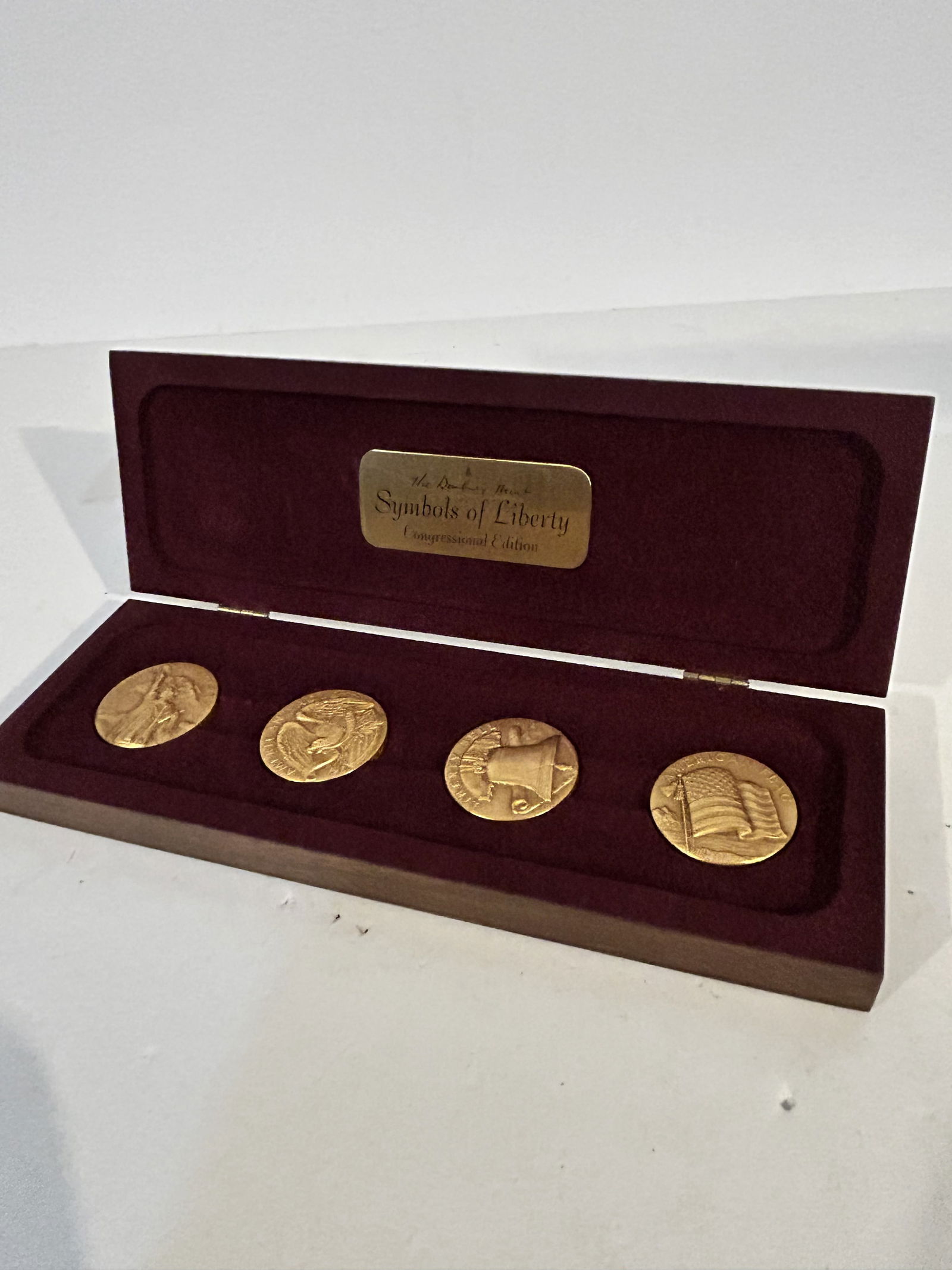 Danbury Mint .999 Silver Symbols of Liberty Congressional Edition Set new 1971: Danbury Mint .999 Silver Symbols of Liberty Congressional Edition Set new 1971 Please view all photos as they are part of the description and condition of this Item, Feel free to contact me with quest