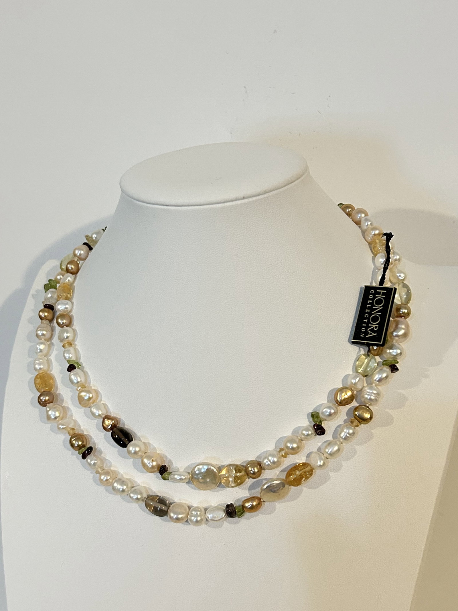 Vintage Sterling Silver HONORA Multi Color Pearl Necklace 37": Vintage Sterling Silver HONORA Multi Color Pearl Necklace 37" Please view all photos as they are part of the description and condition of this Item, Feel free to contact me with questions or picture r