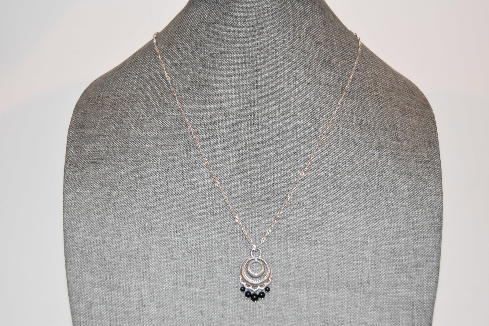 judith ripka sterling silver onyx pendant italy necklace 24": judith ripka sterling silver onyx pendant italy necklace 24" Please view all photos as they are part of the description and condition of this Item, Feel free to contact me with questions or picture re