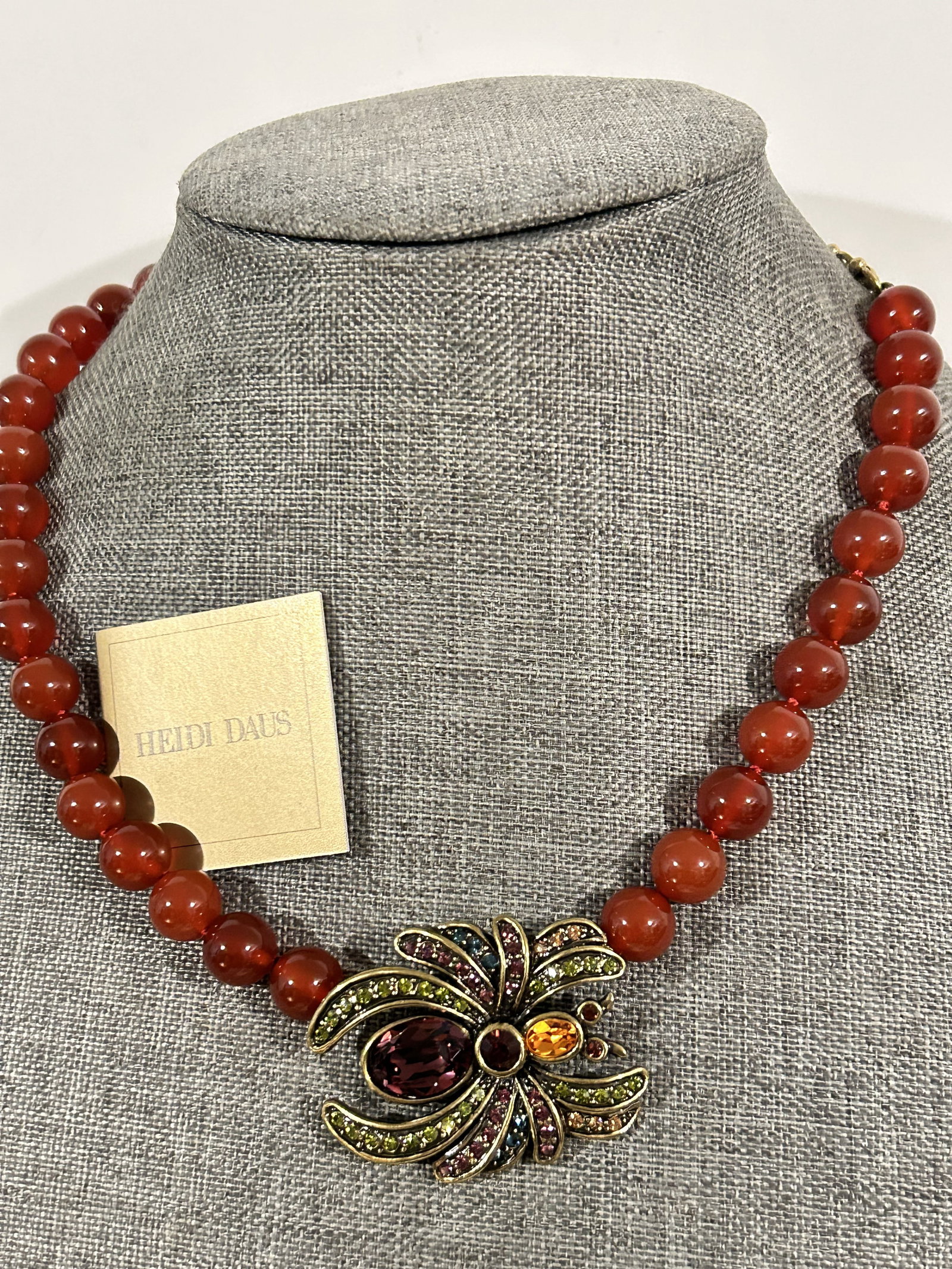 Heidi Daus cherry bead & Swarovski Crystals Adjustable Bee Necklace 16" New: Heidi Daus cherry bead & Swarovski Crystals Adjustable Bee Necklace 16" New Please view all photos as they are part of the description and condition of this Item, Feel free to contact me with question