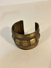Vintage large filigree brass cuff Bracelet Sz 7"