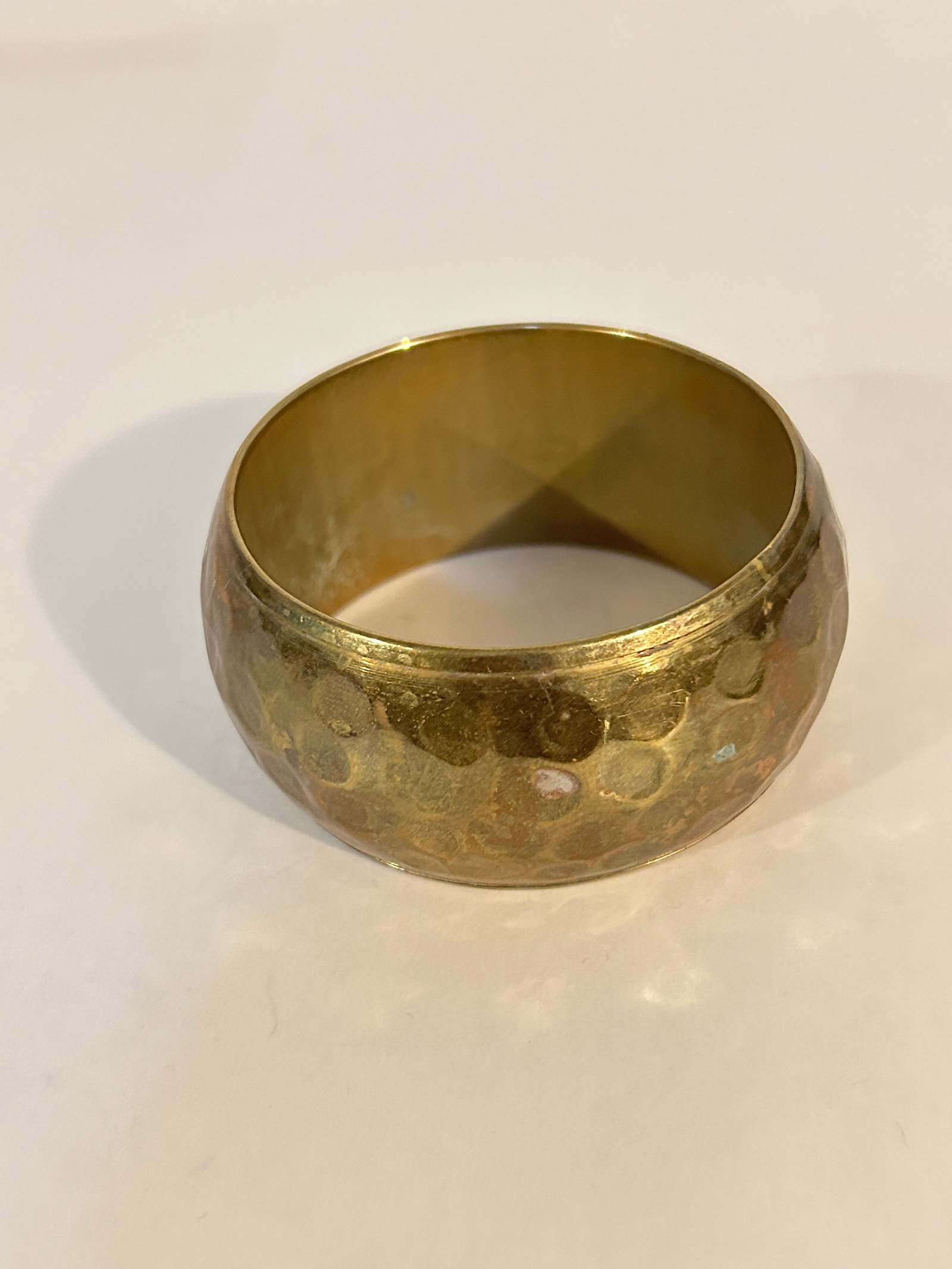 Vintage hammered brass wide Bracelet Sz 7: Vintage hammered brass wide Bracelet Sz 7 Please view all photos as they are part of the description and condition of this Item, Feel free to contact me with questions or picture requests! Used Item A