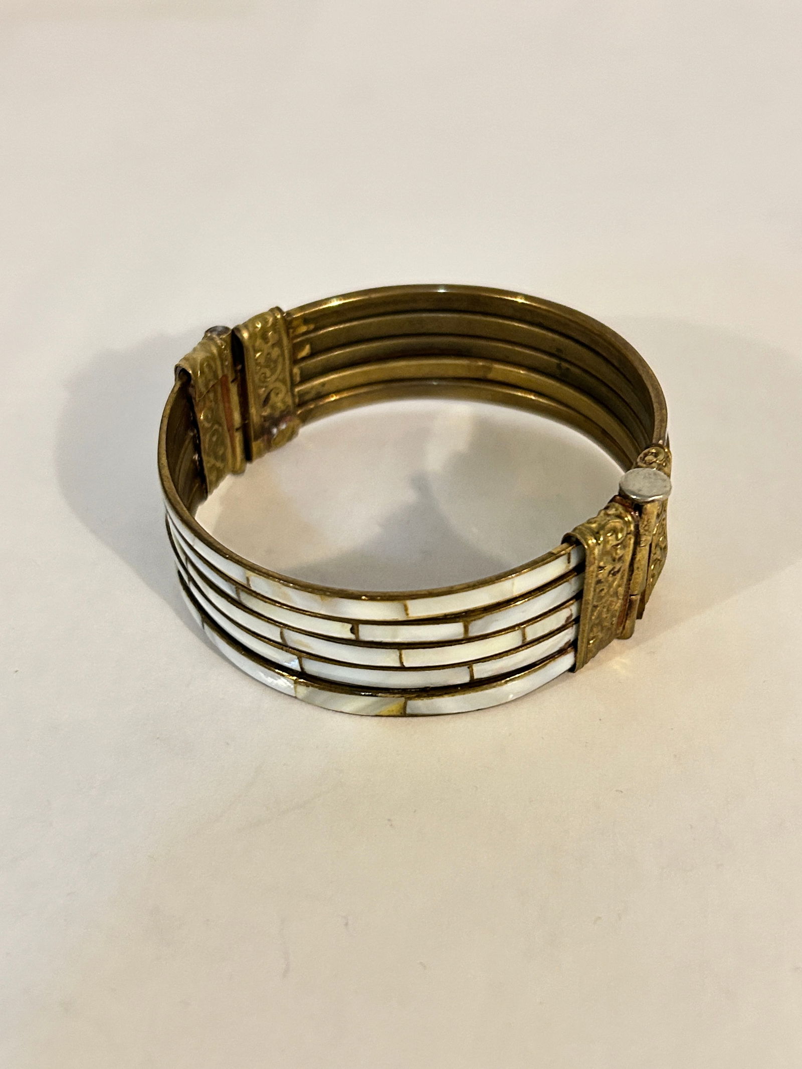 Vtg Bangle Bracelet Brass Mother Of Pearl Hinged Pull Pin Sz 8 (1 of 5)