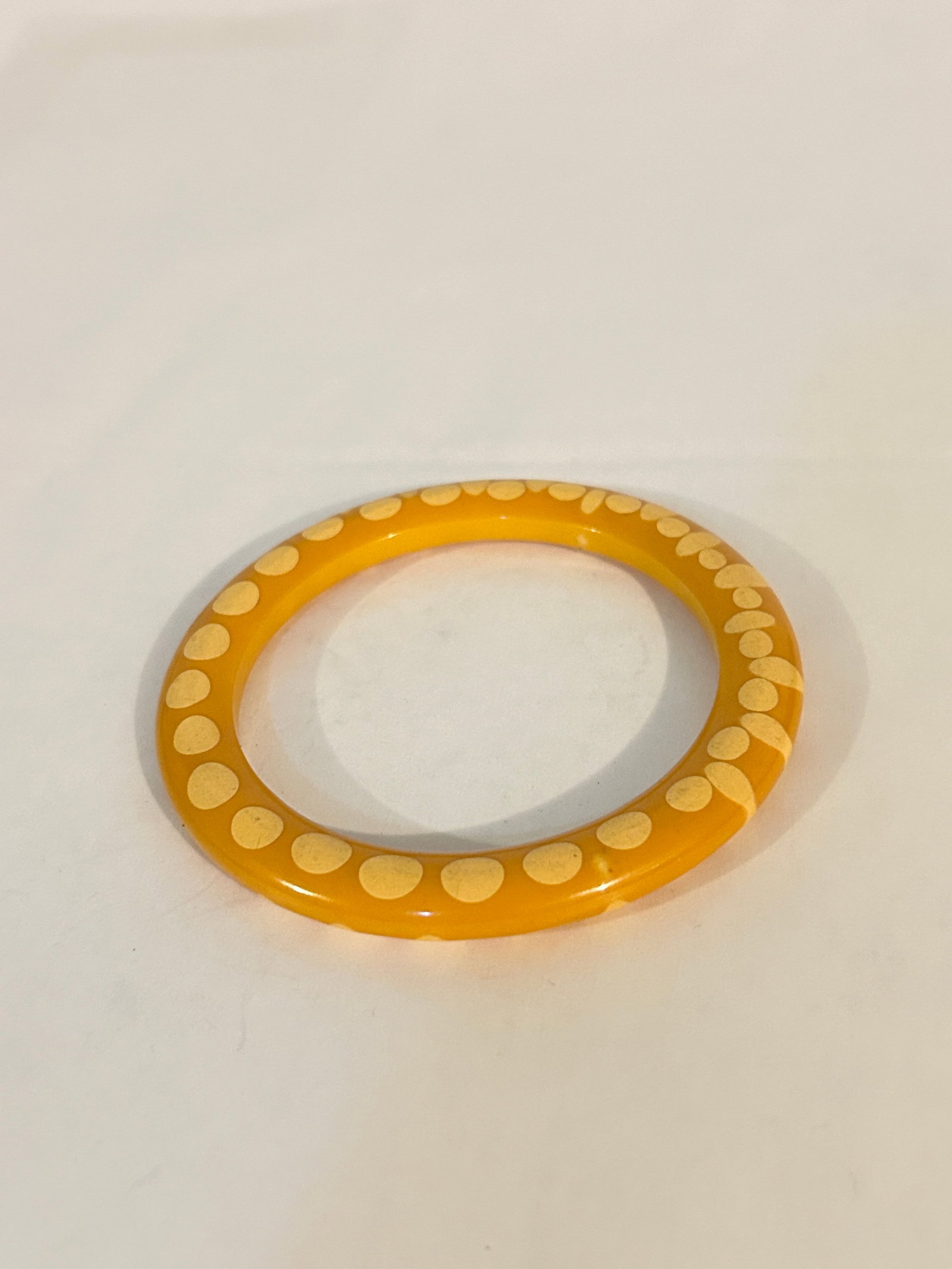 Vintage yellow acrylic bright bangle Bracelet Sz 7: Vintage yellow acrylic bright bangle Bracelet Sz 7 Please view all photos as they are part of the description and condition of this Item, Feel free to contact me with questions or picture requests! Us