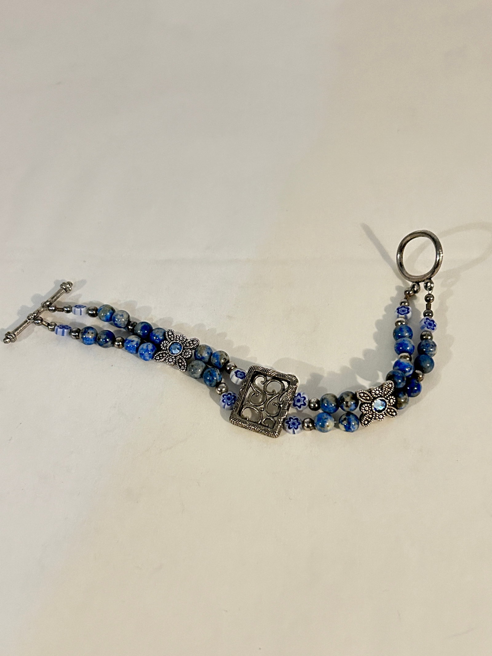 Vintage blue stone beaded Bracelet Sz 7: Vintage blue stone beaded Bracelet Sz 7 Please view all photos as they are part of the description and condition of this Item, Feel free to contact me with questions or picture requests! Used Item AS 