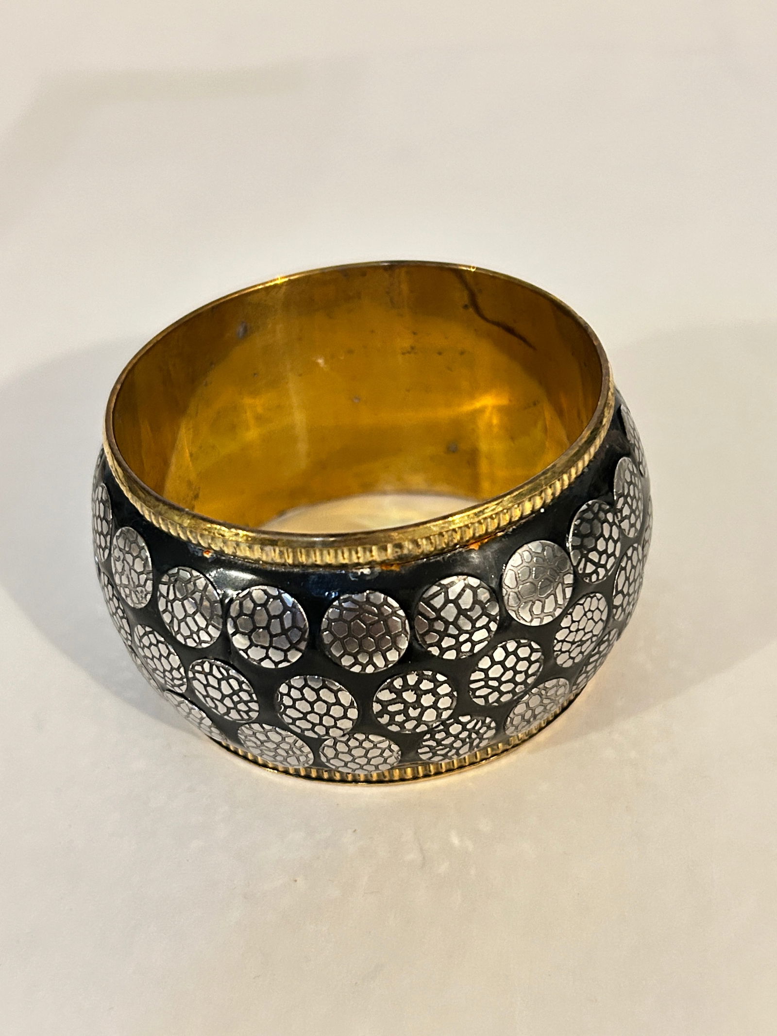 Vintage wide brass black enamel Bracelet Sz 8 (1 of 5)
