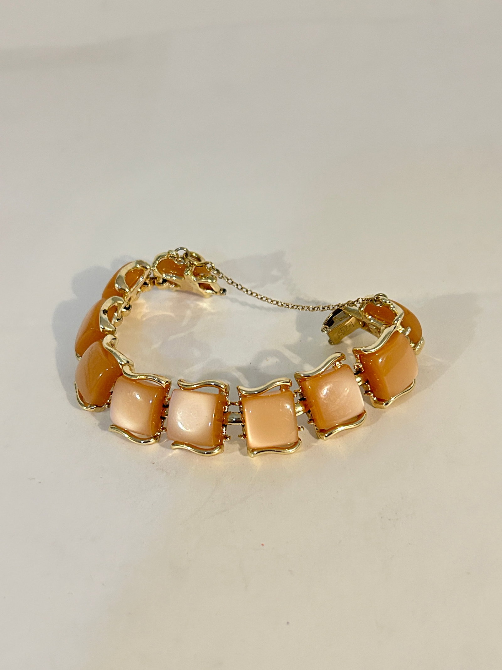 Vintage 1960s Coro Bracelet Sz 7: Vintage 1960s Coro Bracelet Sz 7 Please view all photos as they are part of the description and condition of this Item, Feel free to contact me with questions or picture requests! Used Item AS IS