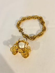 Vintage gold tone wagon pendant Bracelet Sz 7