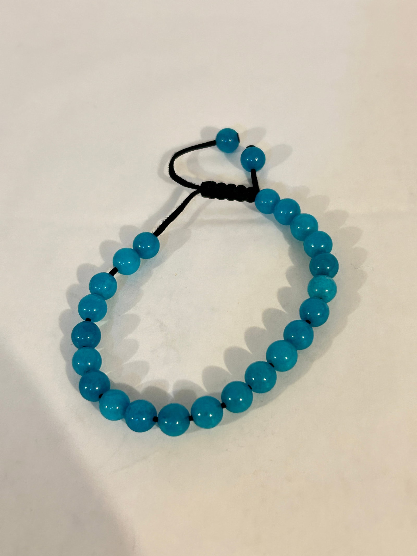 Vintage blue gem stone beaded adjustable Bracelet: Vintage blue gem stone beaded adjustable Bracelet Please view all photos as they are part of the description and condition of this Item, Feel free to contact me with questions or picture requests! Use