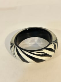 Vintage clear acrylic zebra style thick Bracelet Sz 7