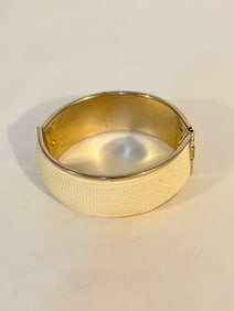 Vintage Sarah Cov white hinged Bracelet Sz 7