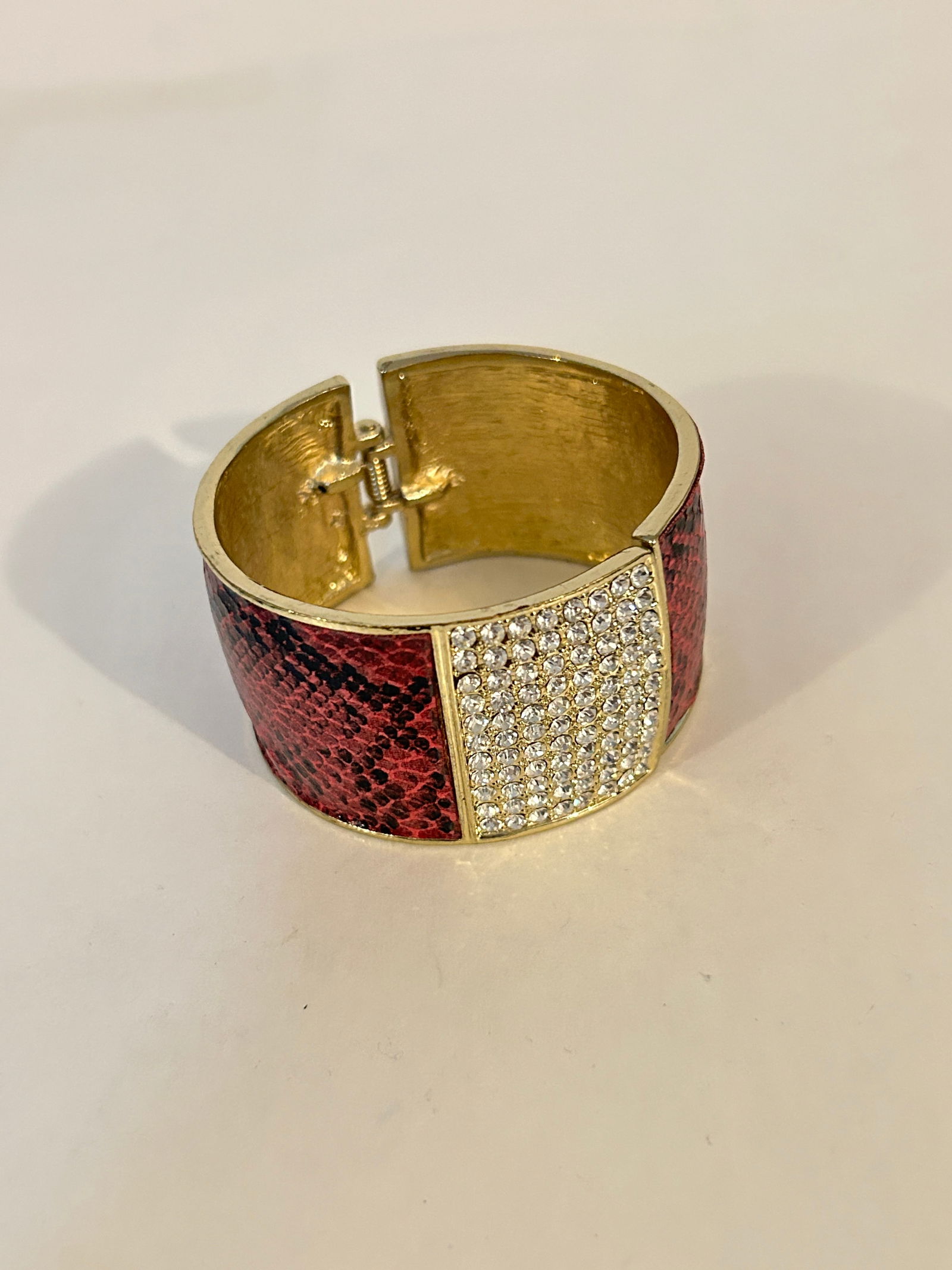 Vintage snake skin rhinestone hinged Bracelet Sz 7 (1 of 4)