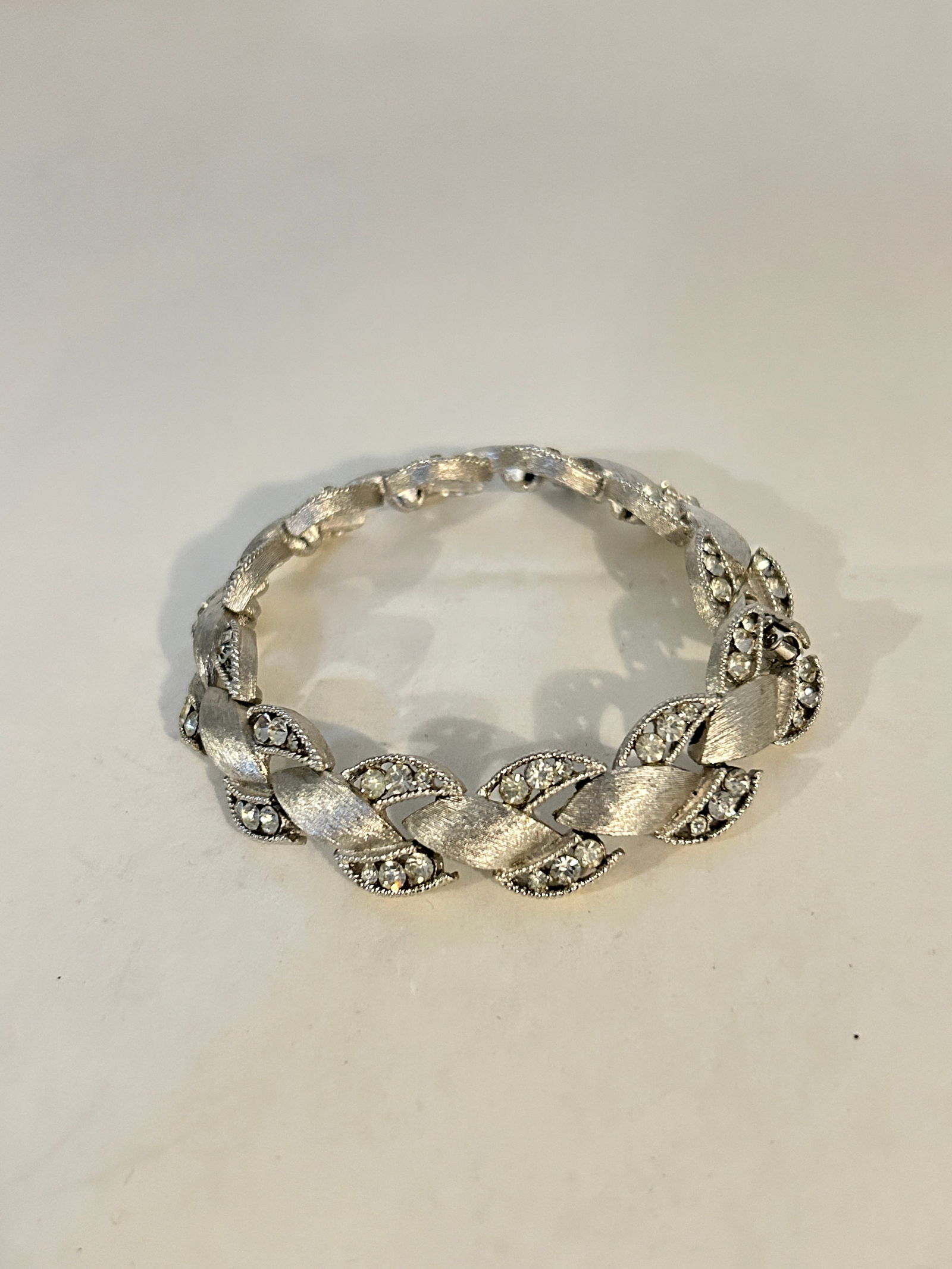 Vintage Trifari silver tone rhinestone Bracelet Sz 7 (1 of 4)