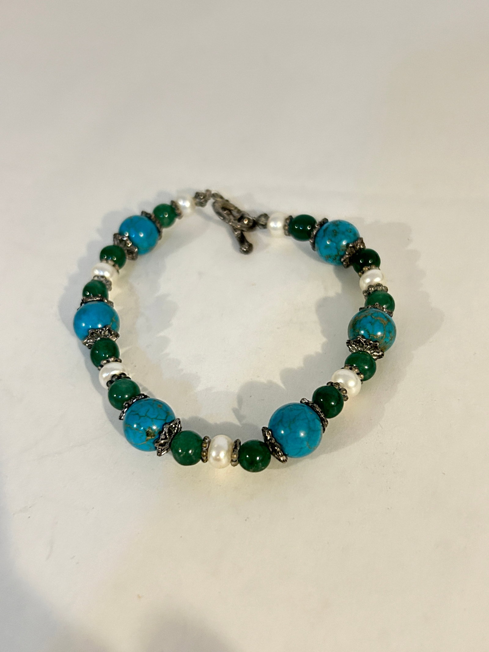 Vintage beaded Turquoise Bracelet Sz 7: Vintage beaded Turquoise Bracelet Sz 7 Please view all photos as they are part of the description and condition of this Item, Feel free to contact me with questions or picture requests! Used Item AS I