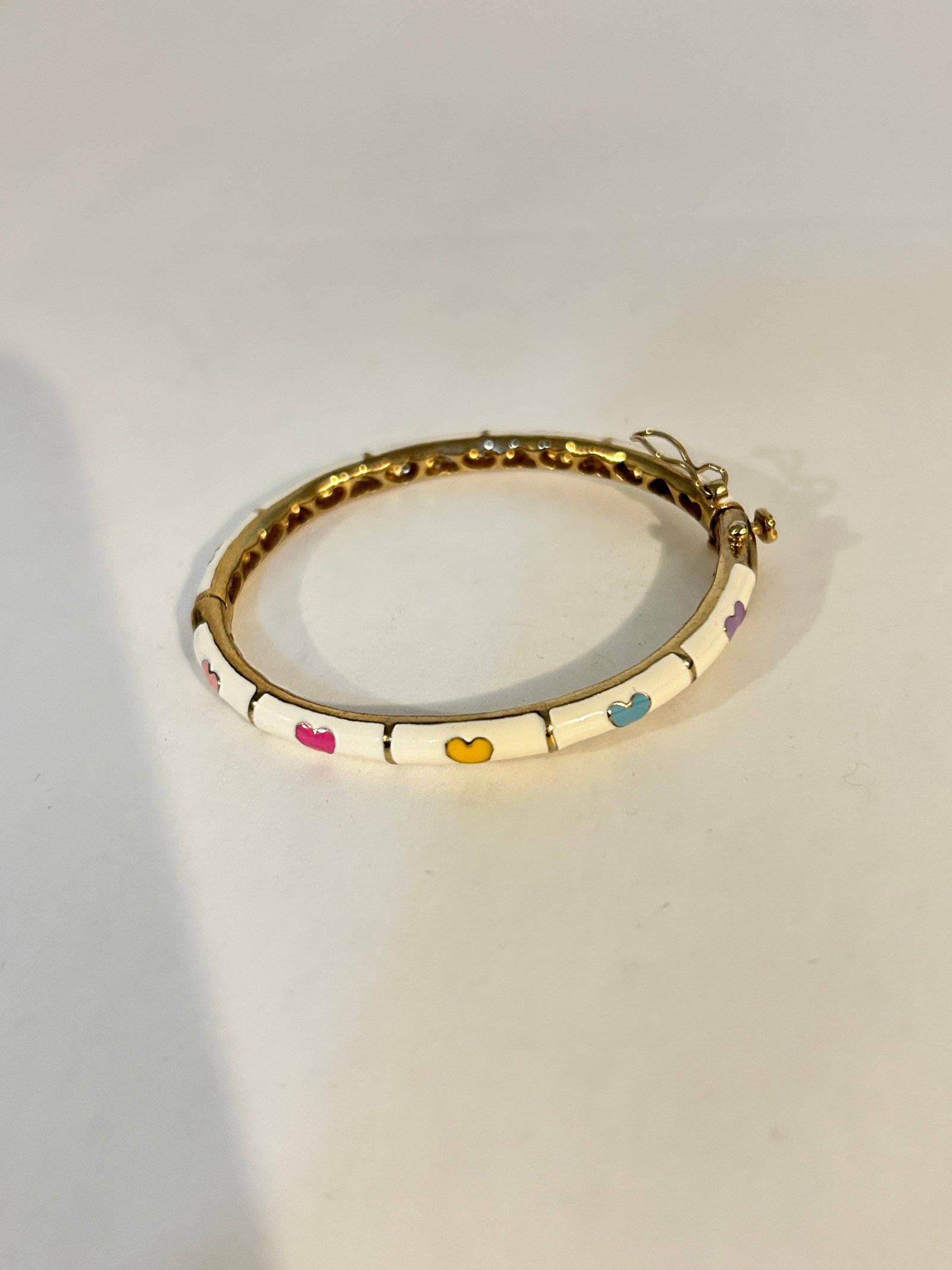 Vintage white enamel heart childs Bracelet Sz 4: Vintage white enamel heart childs Bracelet Sz 4 Please view all photos as they are part of the description and condition of this Item, Feel free to contact me with questions or picture requests! Used 