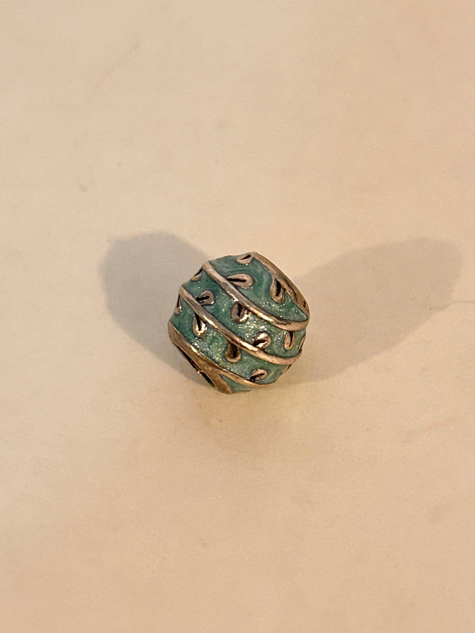 Vintage Sterling Silver Pandora Charm: Vintage Sterling Silver Pandora Charm Please view all photos as they are part of the description and condition of this Item, Feel free to contact me with questions or picture requests! Used Item AS IS