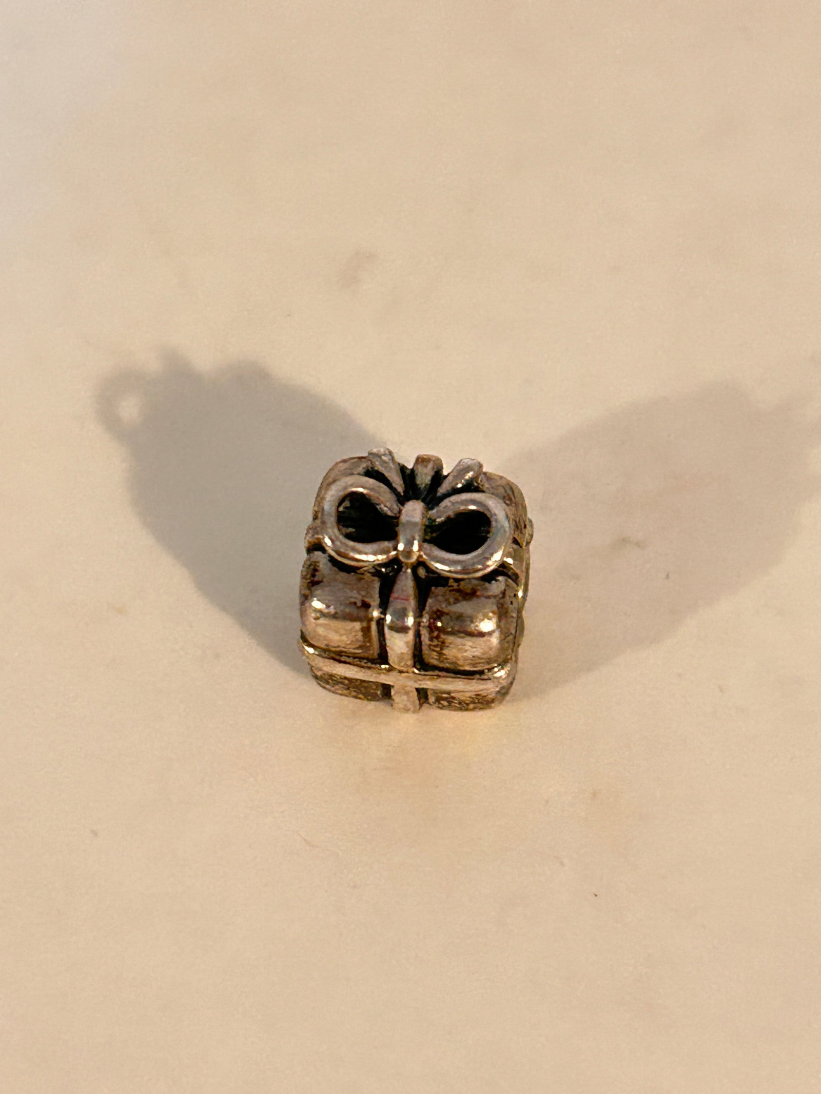 Vintage Sterling Silver Pandora Charm: Vintage Sterling Silver Pandora Charm Please view all photos as they are part of the description and condition of this Item, Feel free to contact me with questions or picture requests! Used Item AS IS