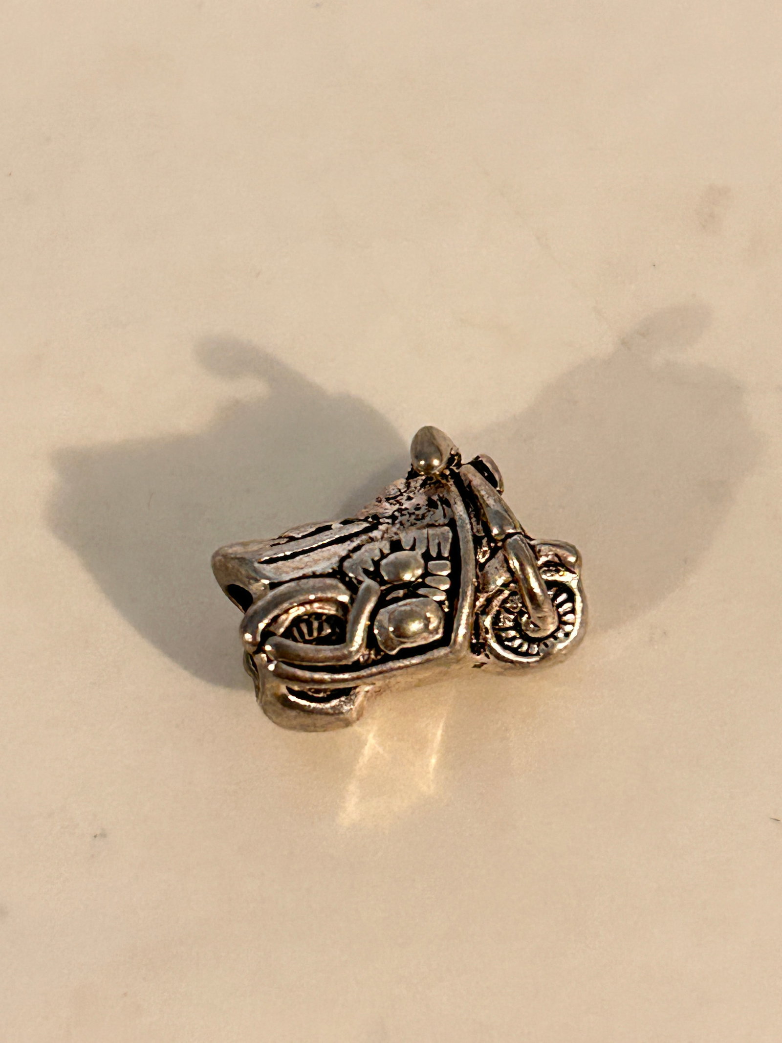 Vintage Sterling Silver Pandora Charm: Vintage Sterling Silver Pandora Charm Please view all photos as they are part of the description and condition of this Item, Feel free to contact me with questions or picture requests! Used Item AS IS