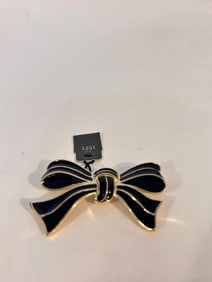 Vintage Trifari bow Brooch
