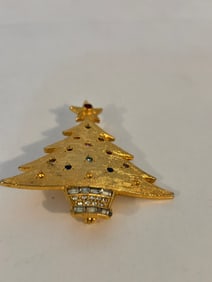 Vintage de nicola tree Brooch