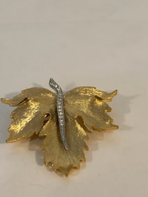 Vintage gold tone rhinestone leaf Brooch