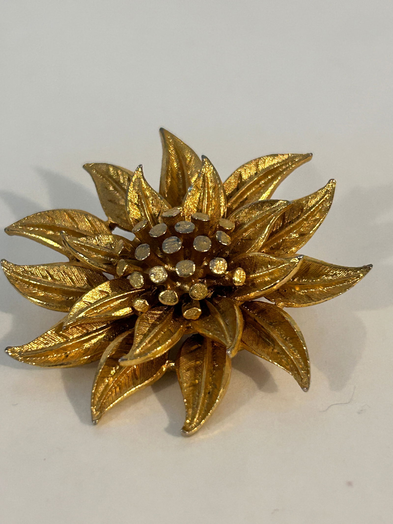 Vintage gold tone coro flower Brooch: Vintage gold tone coro flower Brooch Please view all photos as they are part of the description and condition of this Item, Feel free to contact me with questions or picture requests! Used Item AS IS