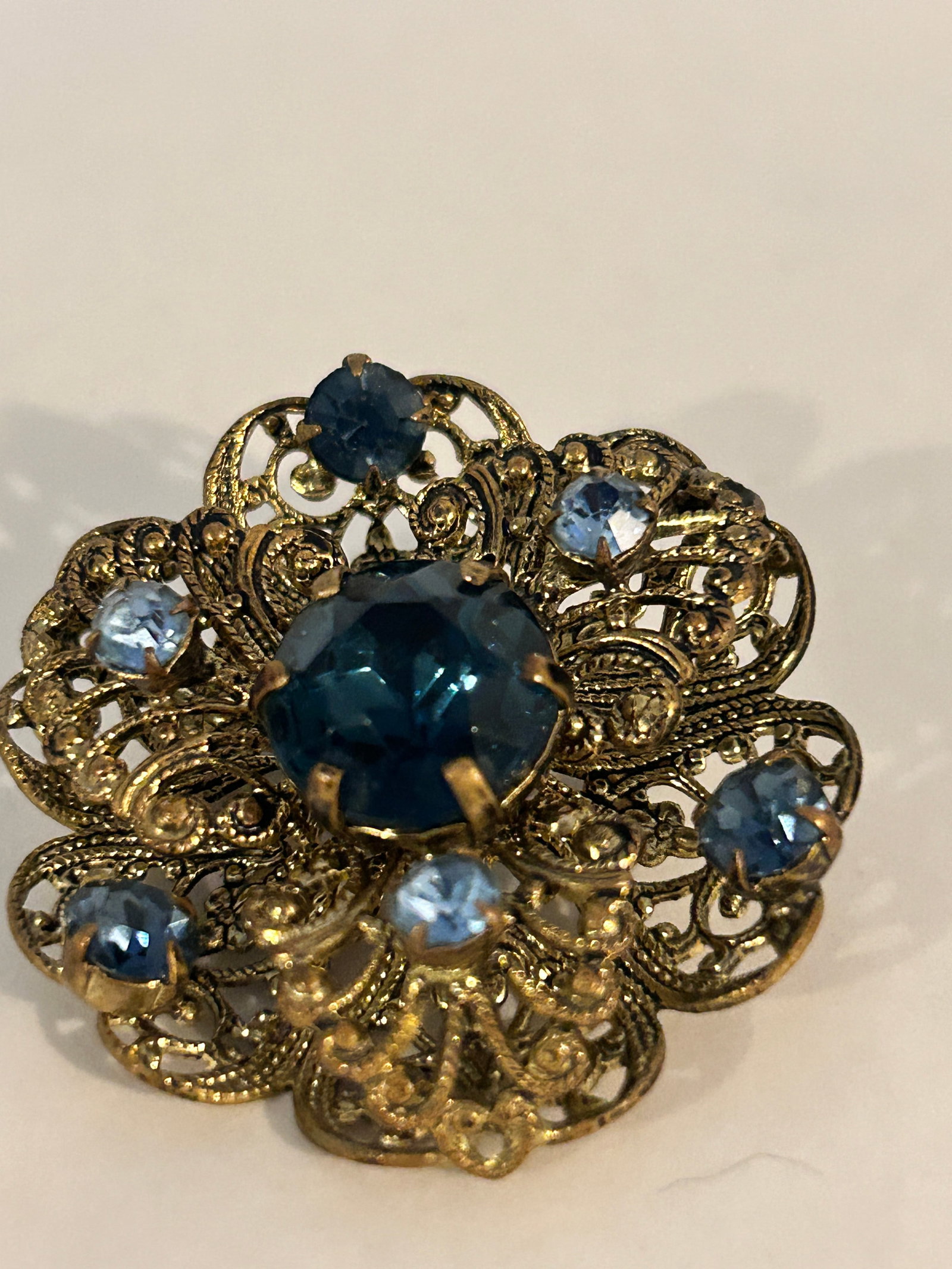 Vtg Czech Filigree Floral Brooch Pin Gold Tone Aqua Glass Rhinestone: Vtg Czech Filigree Floral Brooch Pin Gold Tone Aqua Glass Rhinestone Please view all photos as they are part of the description and condition of this Item, Feel free to contact me with questions or pi