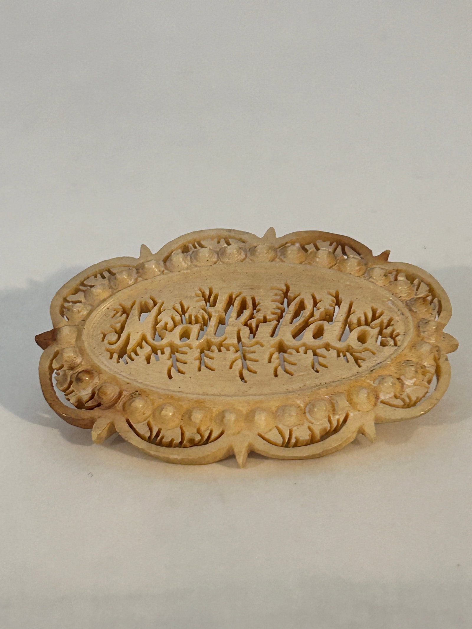 Vintage Mathilda bone Brooch: Vintage Mathilda bone Brooch Please view all photos as they are part of the description and condition of this Item, Feel free to contact me with questions or picture requests! Used Item AS IS