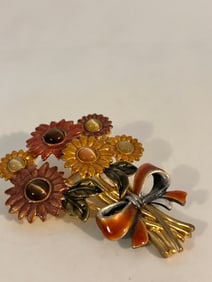 Vintage Kenneth Cole flower Brooch Pin Signed KC