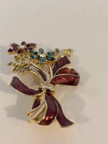 Vintage Monet gold tone flower Brooch