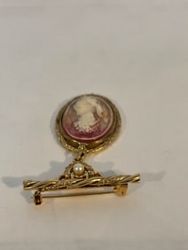 Vintage cameo gold tone Brooch